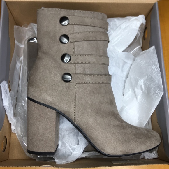 Suede Ankle Boots Kenneth Cole Size 9 New in Box - Picture 1 of 6